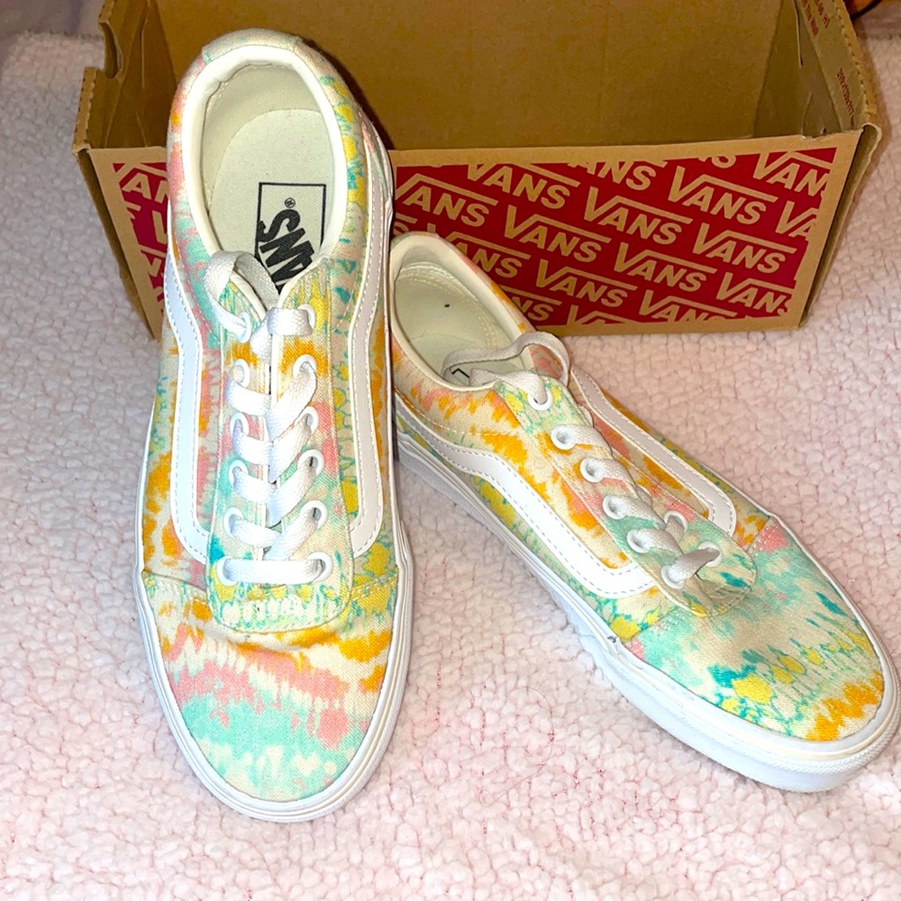 Multicolored Vans Women’s Size 8. Just in time for summer! Like NEW! Worn ONCE!